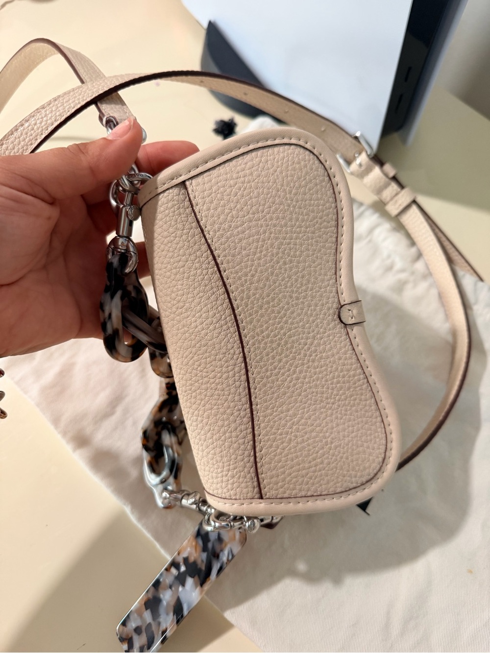 Coach mini wavy dinky Cream Pebble Leather Shoulder Bag with Tortoiseshell Link - Picture 8 of 15